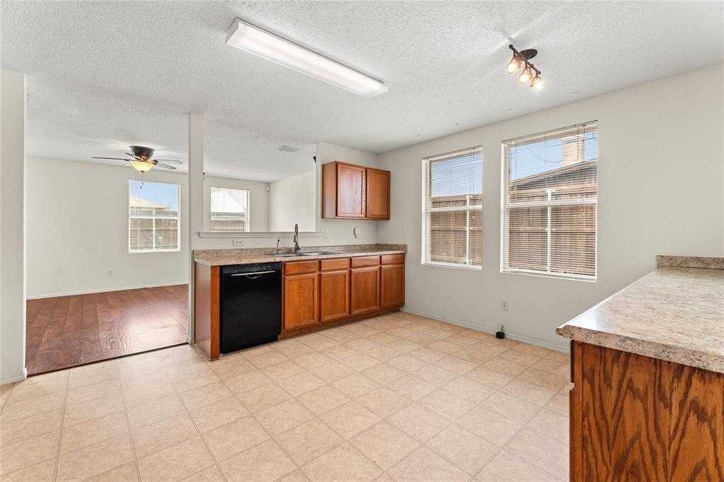 1528 Wynfield Dr - Photo 5 of 22