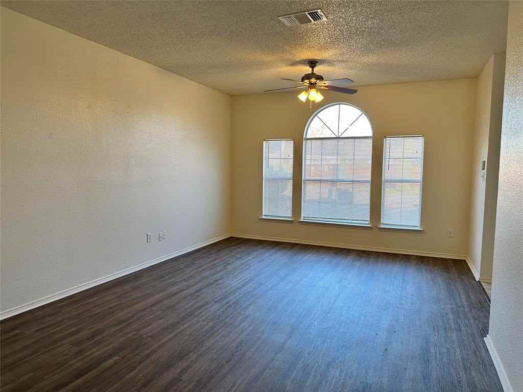 4412 Park Creek Ct - Photo 3 of 23