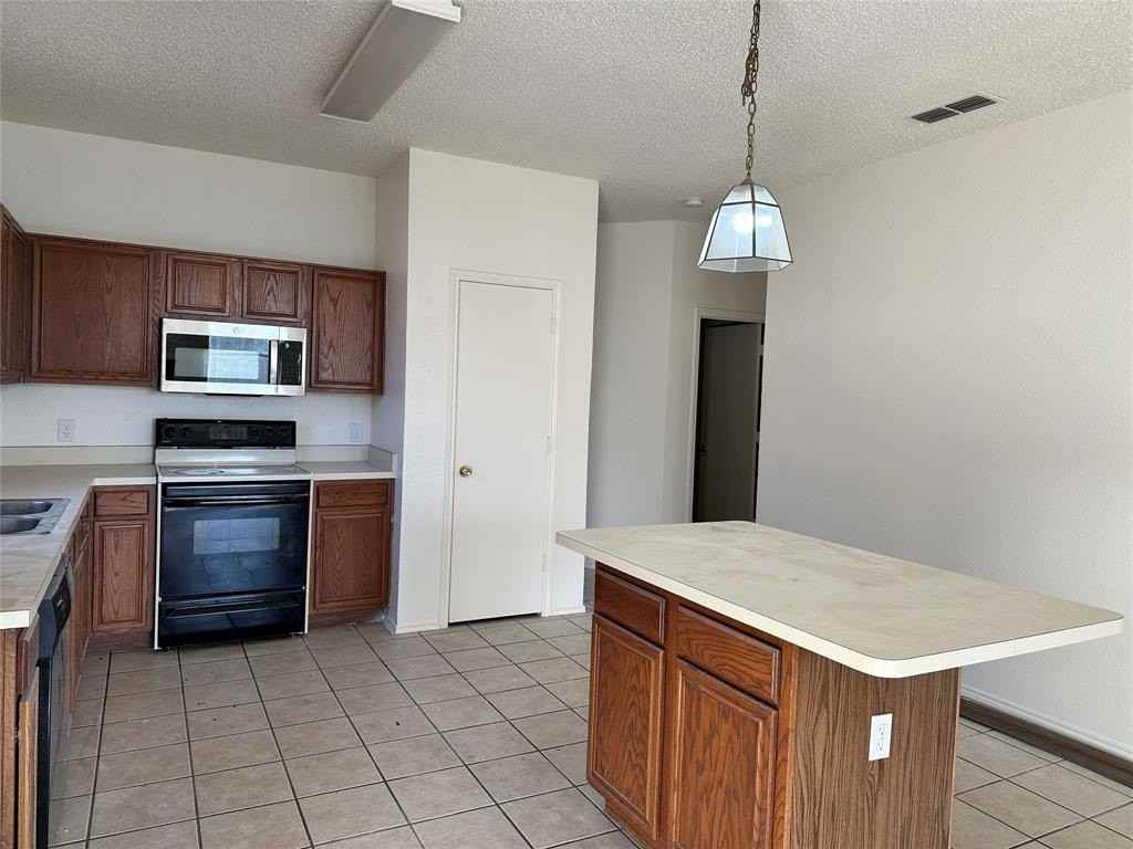 4412 Park Creek Ct - Photo 7 of 23