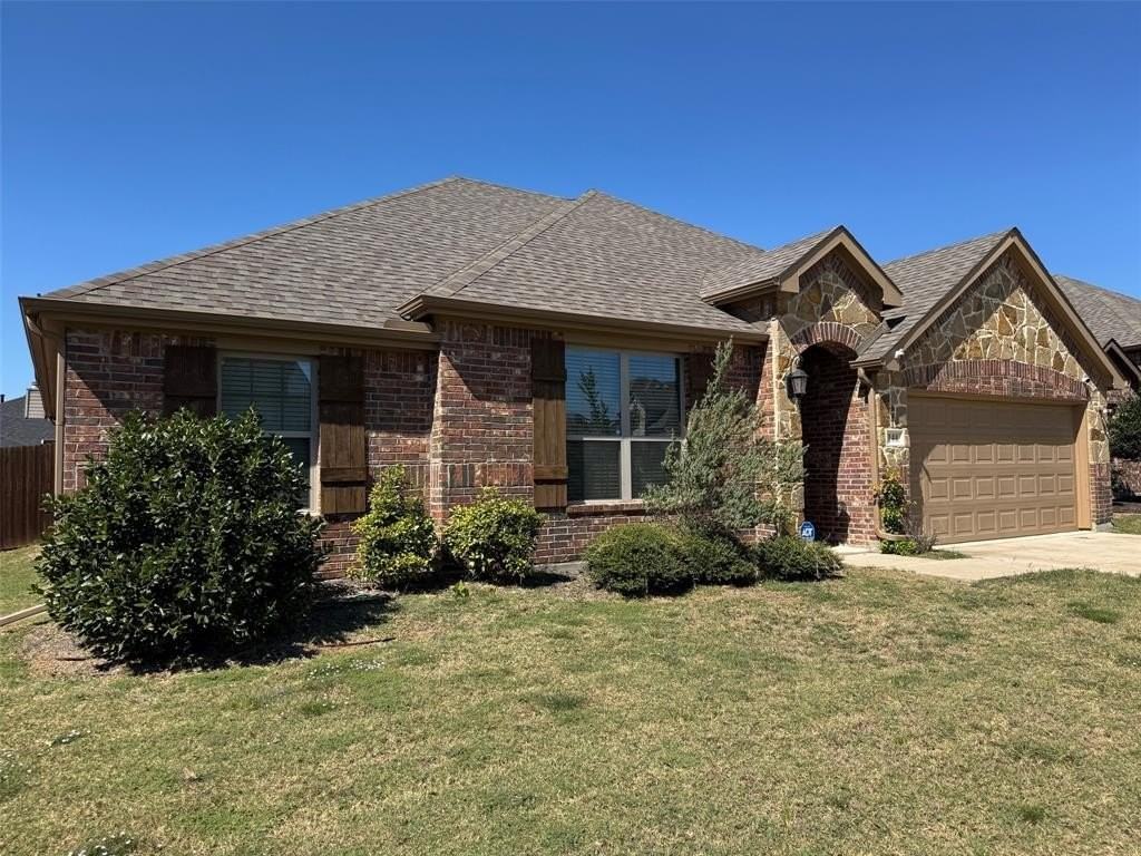 144 Landsdale Cir - Photo 2 of 17