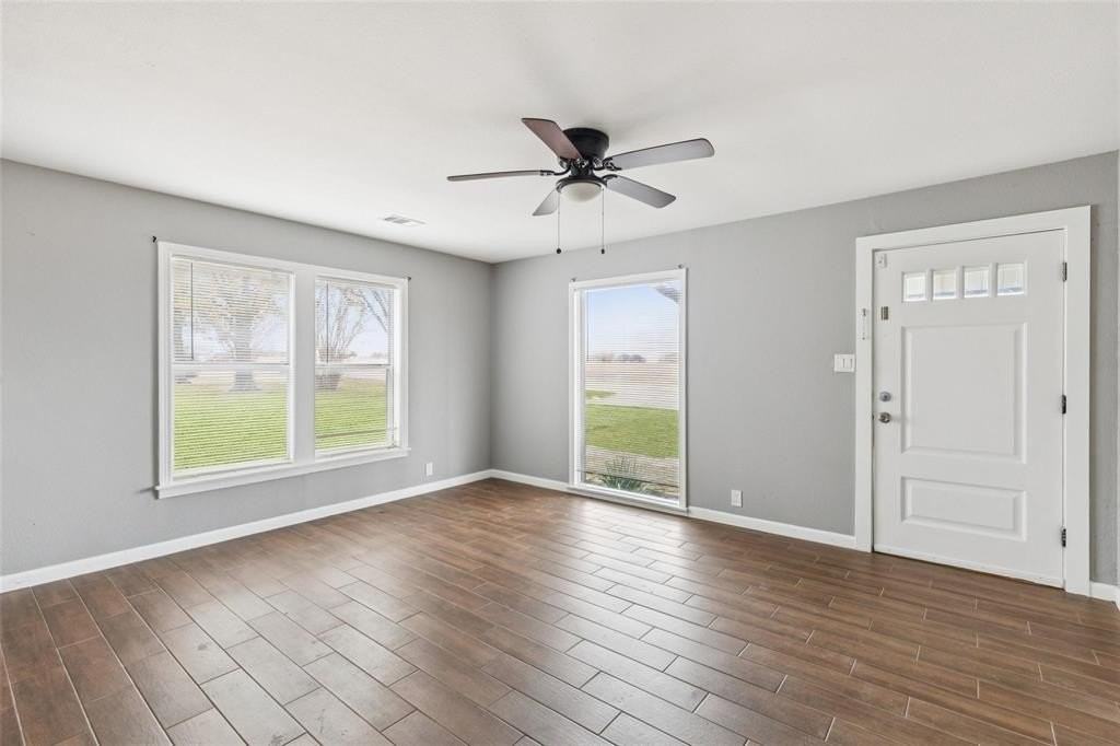 410 Ayres St - Photo 4 of 15