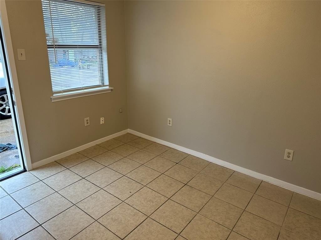 210 W 4th St - Photo 4 of 22