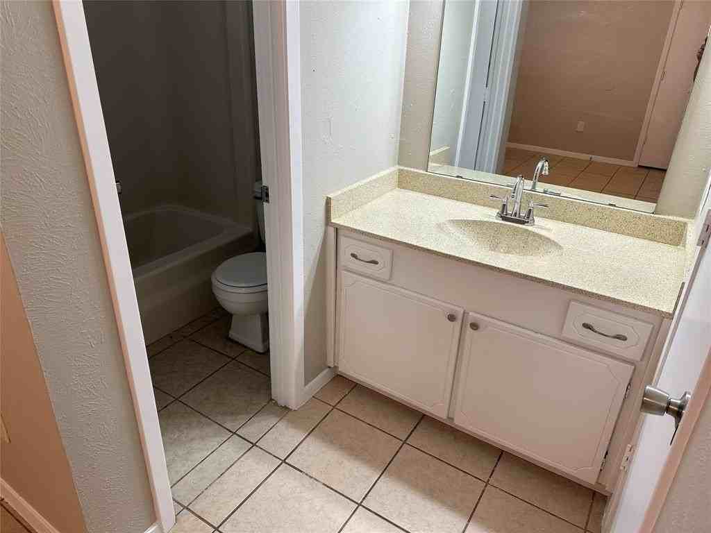 210 W 4th St - Photo 6 of 22