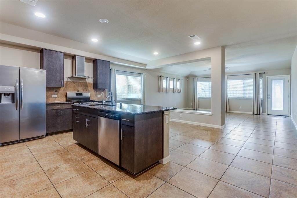 1124 Fulbourne Dr - Photo 4 of 12