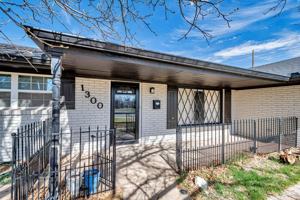 featured image of 1300 Bonham Ave