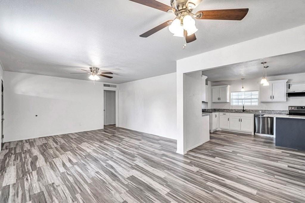 1300 Bonham Ave - Photo 7 of 24