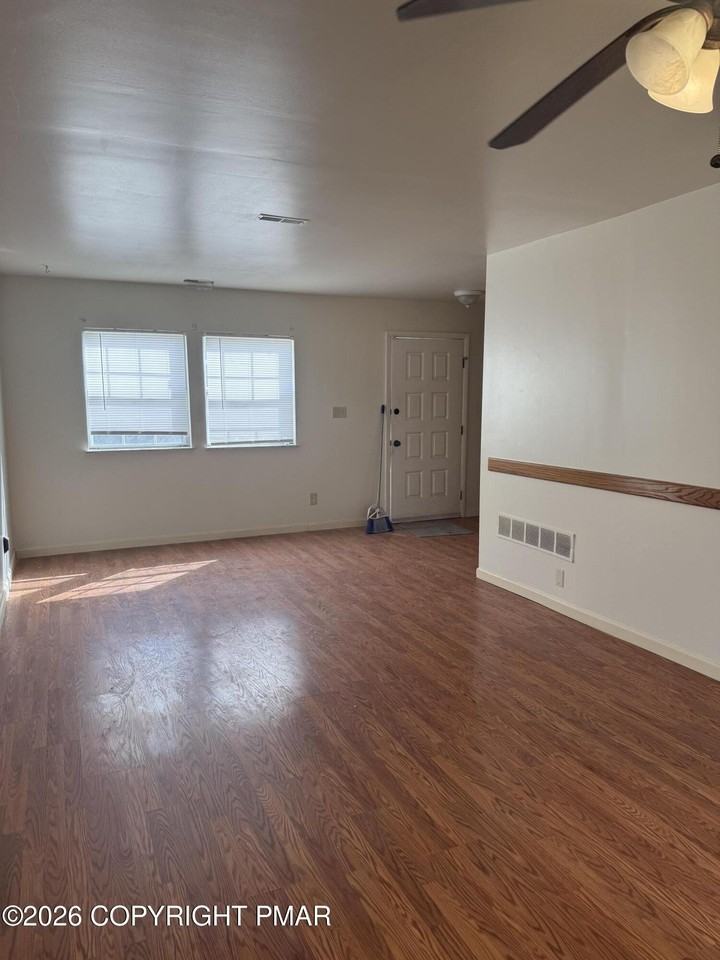 16 Spring Ln Unit 16 - Photo 4 of 22