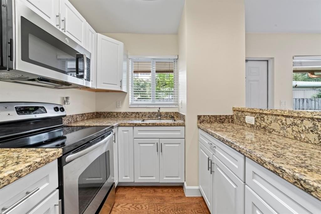 404 Se 16th St #3 - Photo 2 of 19