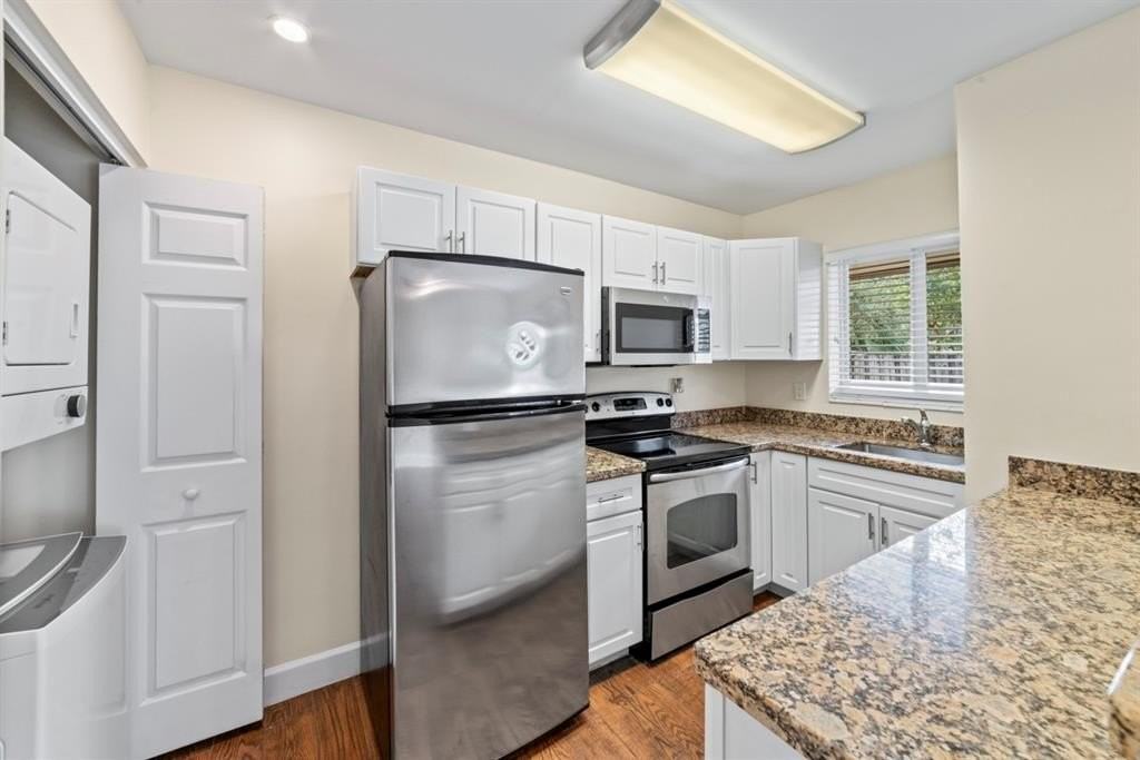 404 Se 16th St #3 - Photo 3 of 19