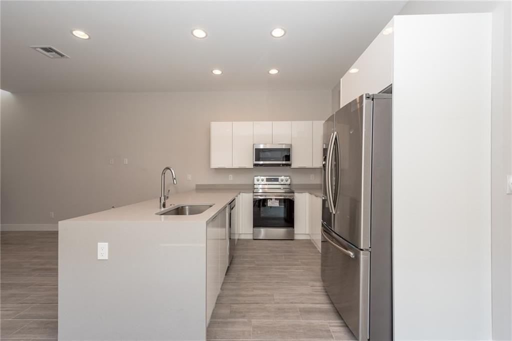 1105 Ne 2nd Ave - Photo 7 of 21