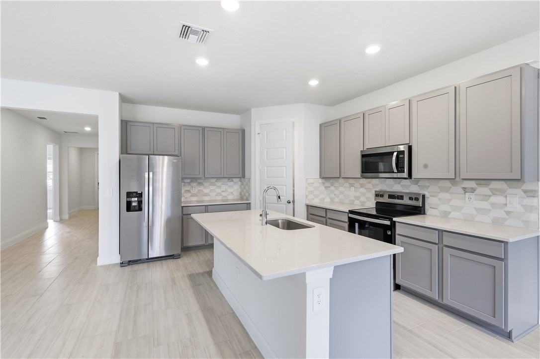 5649 Hampton Park Cir - Photo 3 of 22