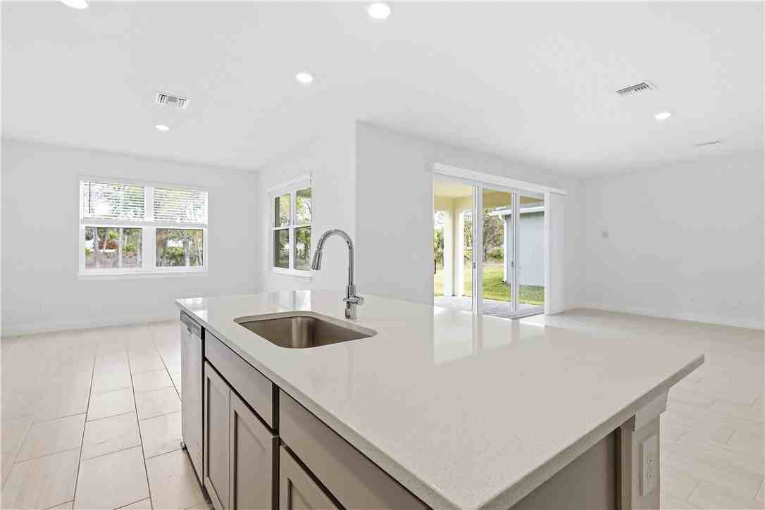 5649 Hampton Park Cir - Photo 5 of 22