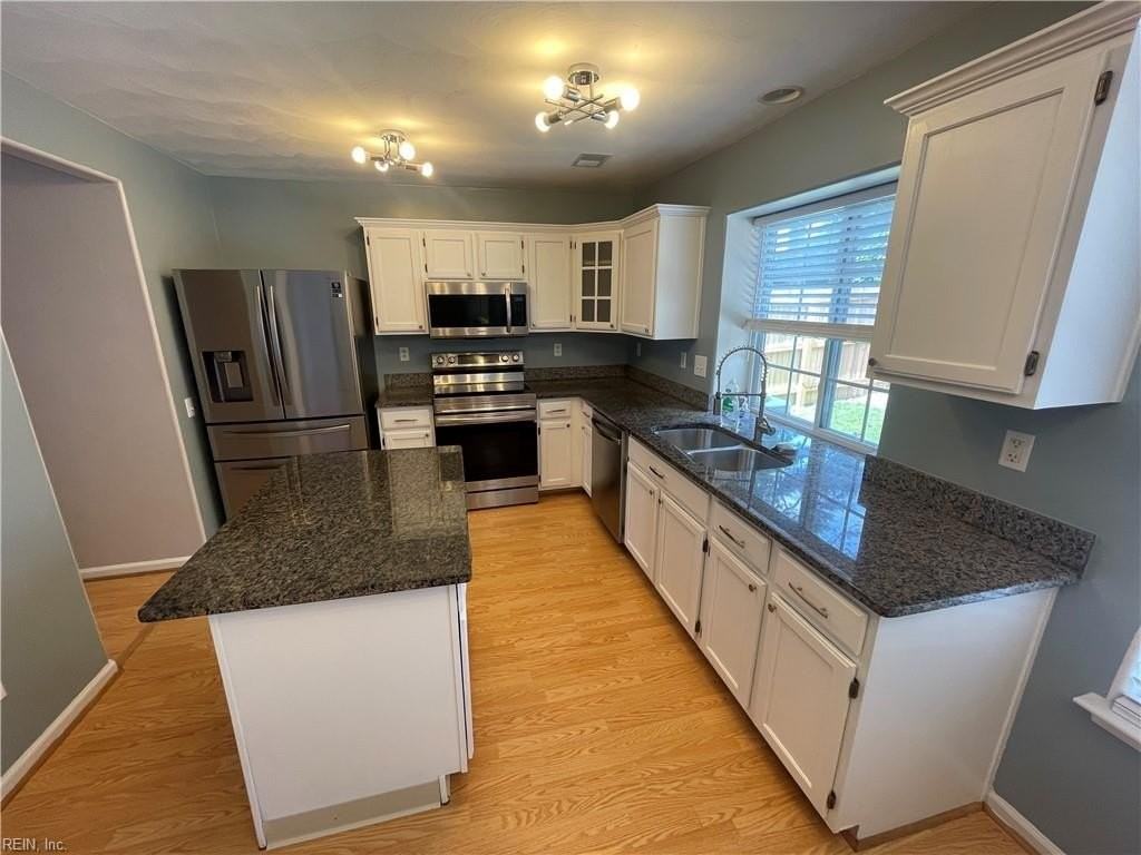 5424 Port Royal Dr - Photo 6 of 34