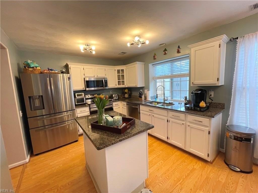 5424 Port Royal Dr - Photo 7 of 34