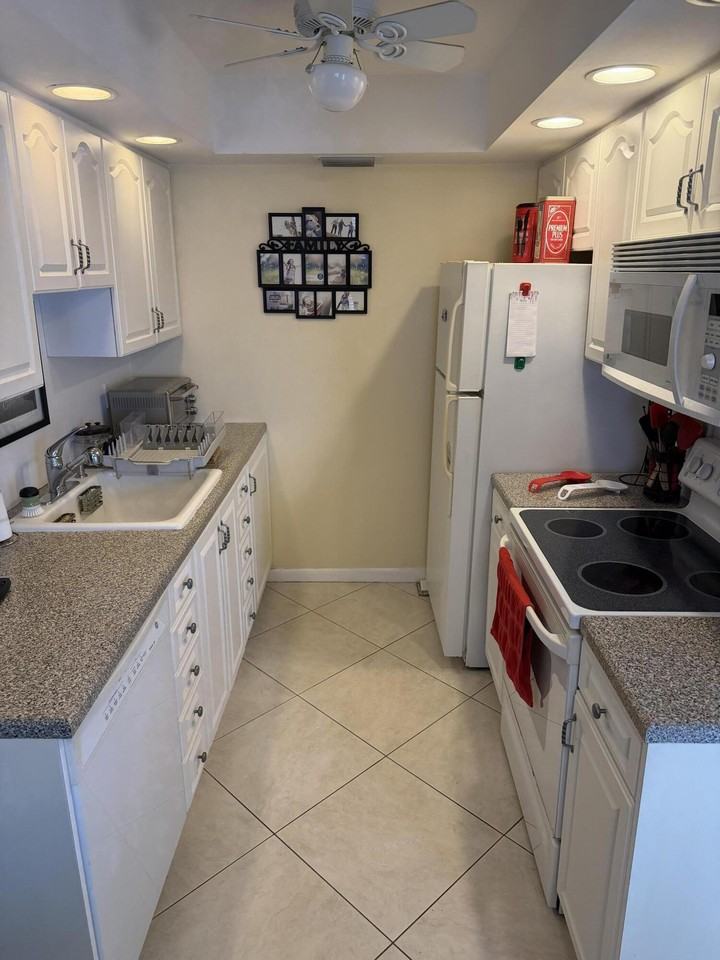 4042 Exeter C - Photo 2 of 13