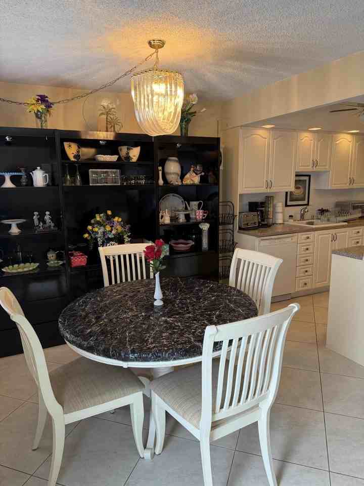 4042 Exeter C - Photo 3 of 13