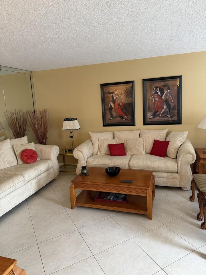 4042 Exeter C - Photo 7 of 13