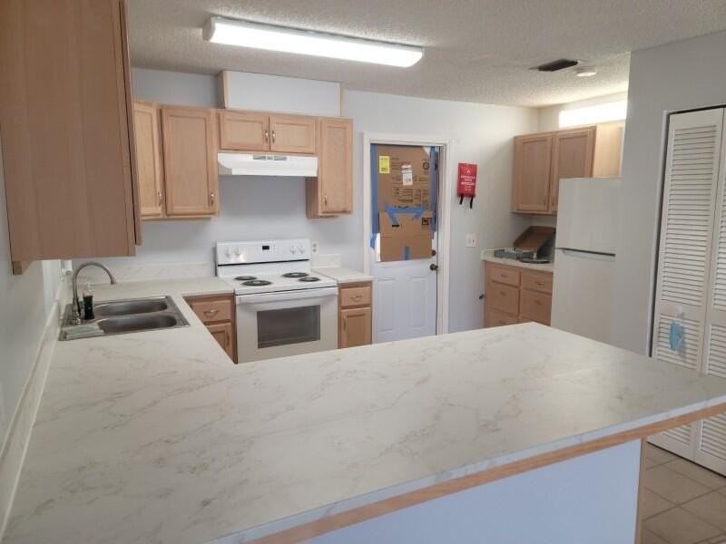 3304 Oleander Ave - Photo 5 of 17