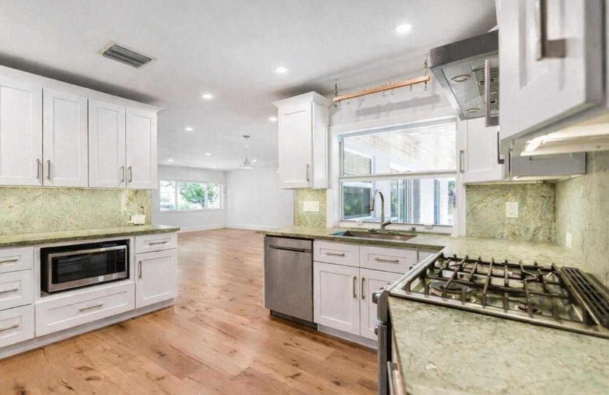 784 Dover St - Photo 4 of 21