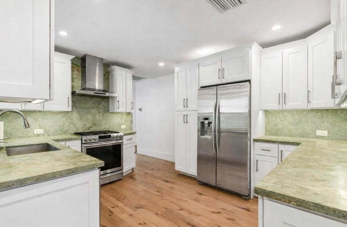 784 Dover St - Photo 5 of 21