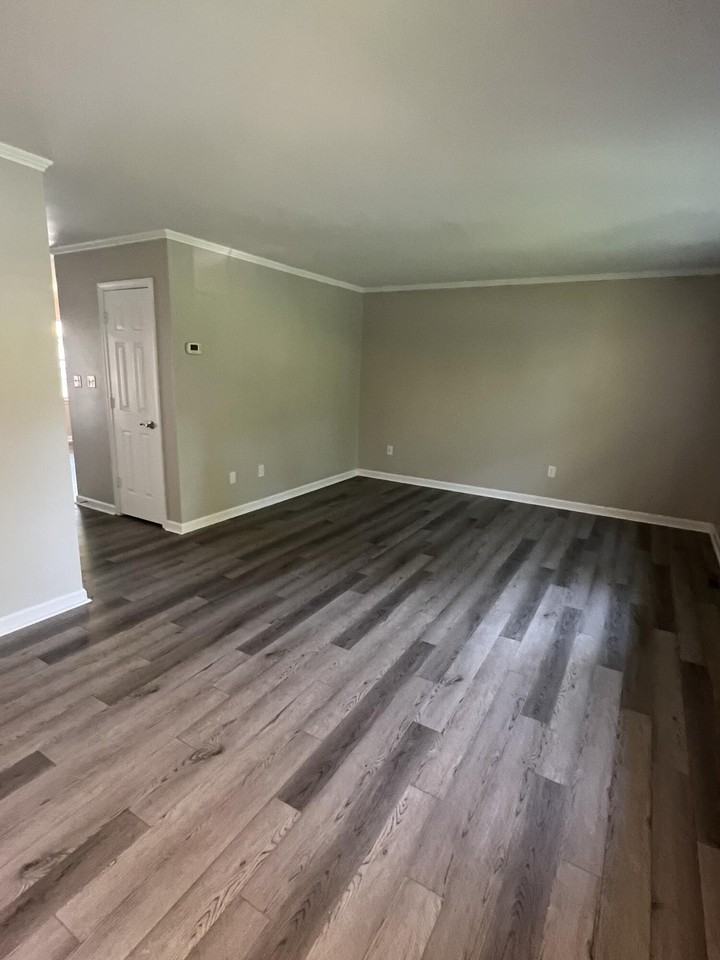 3413 Stonehenge Sq - Photo 2 of 12