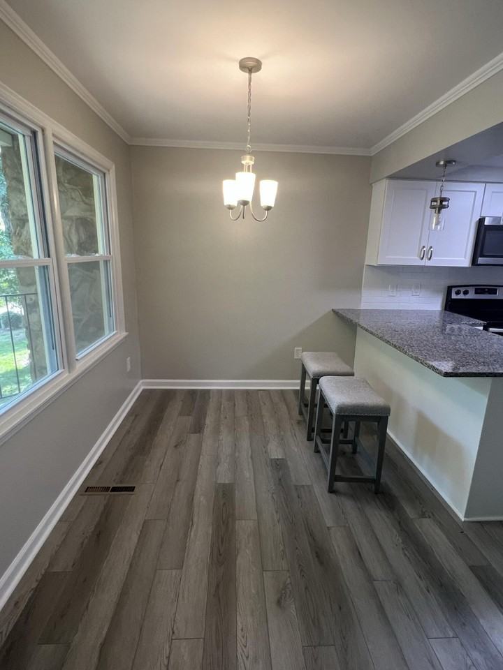 3413 Stonehenge Sq - Photo 3 of 12