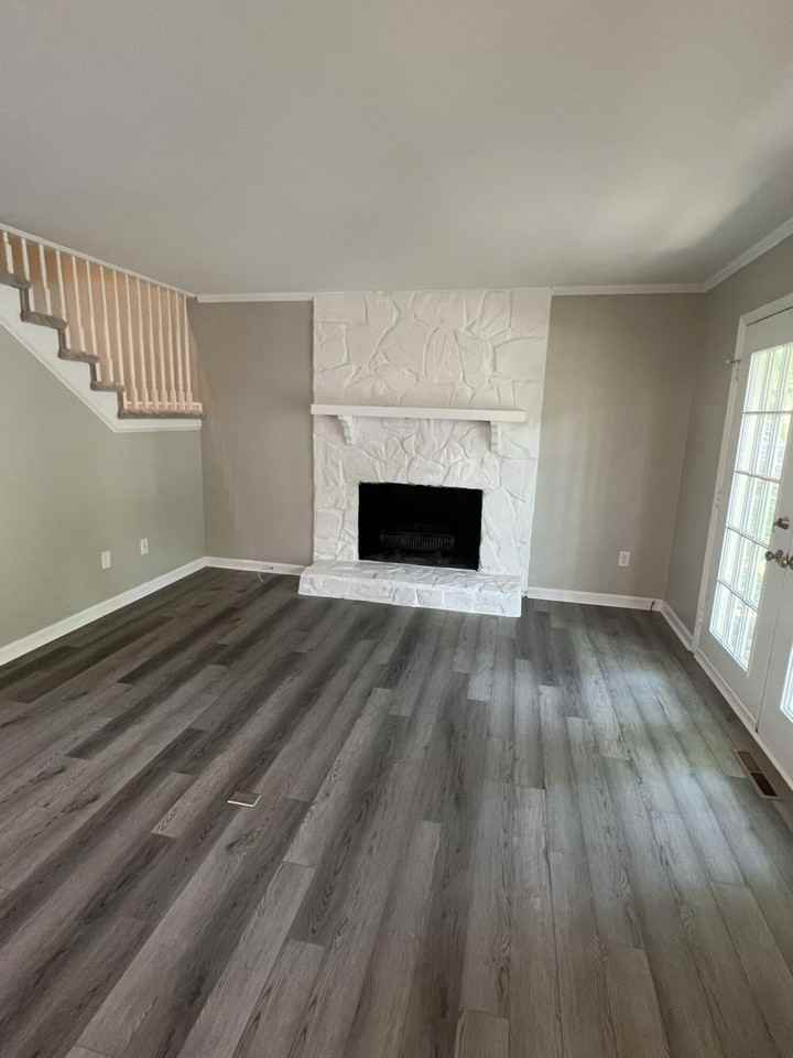 3413 Stonehenge Sq - Photo 4 of 12