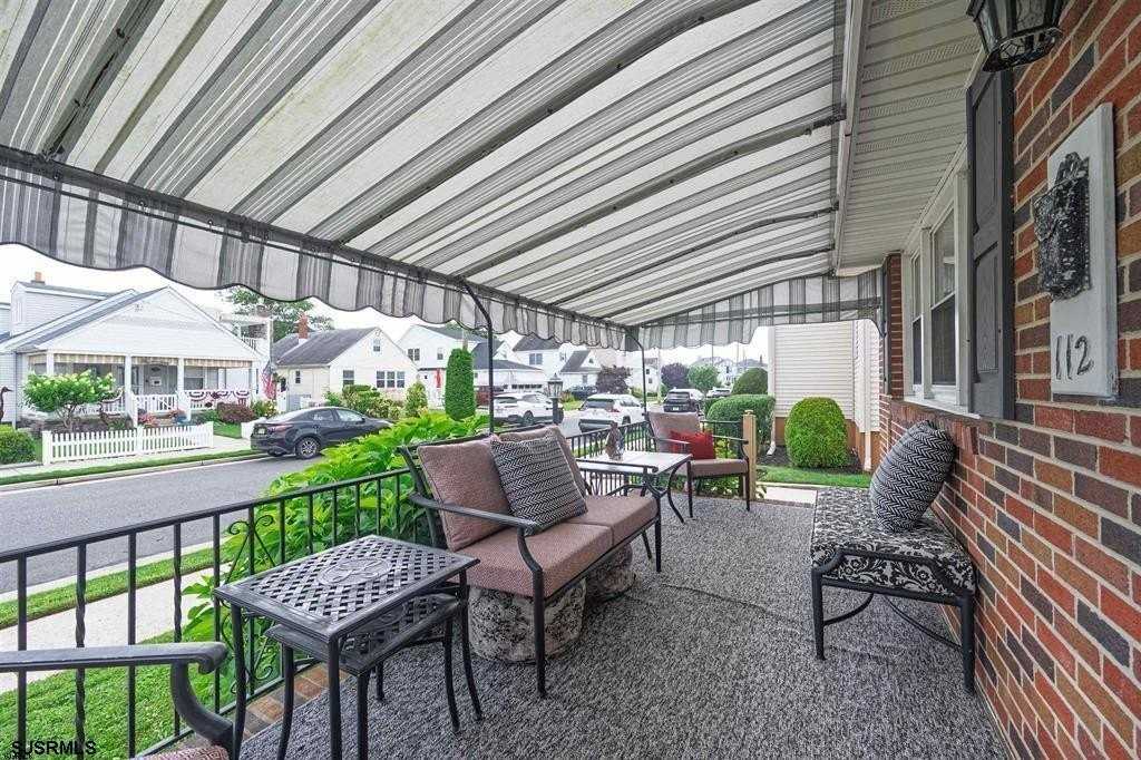 112 N Argyle Ave - Photo 3 of 21