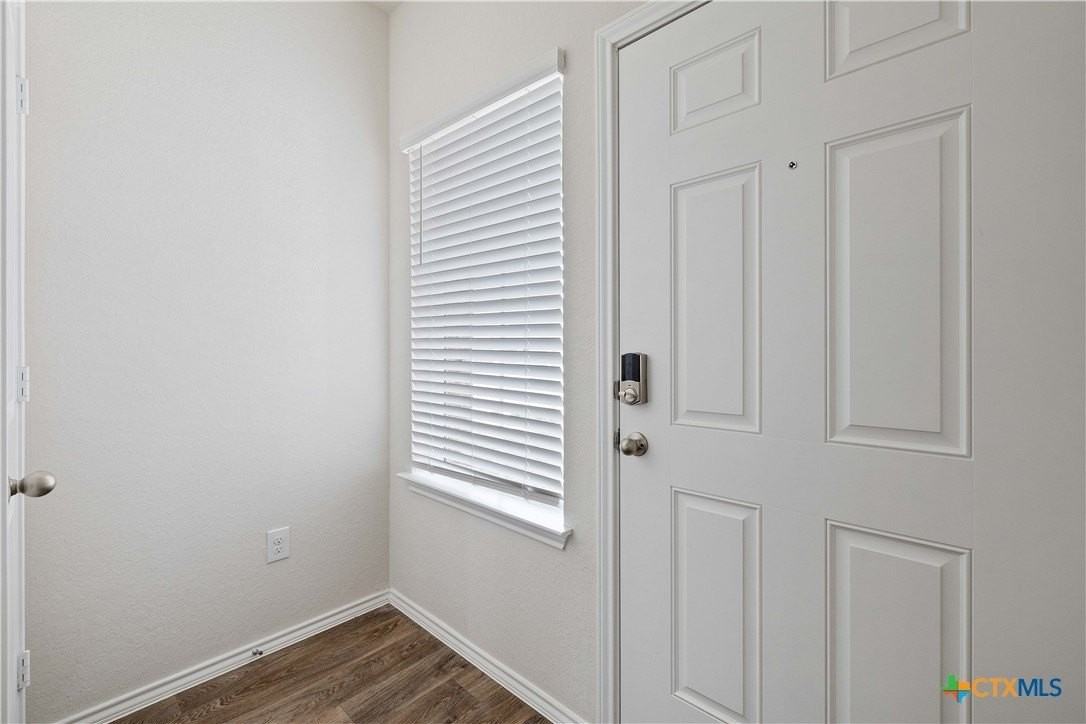 2861 Brogan Crk - Photo 3 of 33