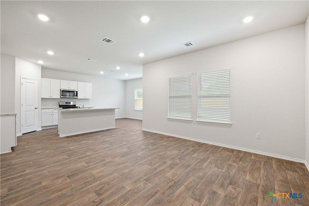 2861 Brogan Crk - Photo 4 of 33