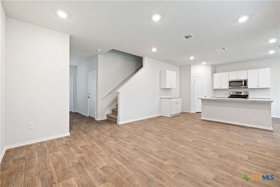 2861 Brogan Crk - Photo 5 of 33