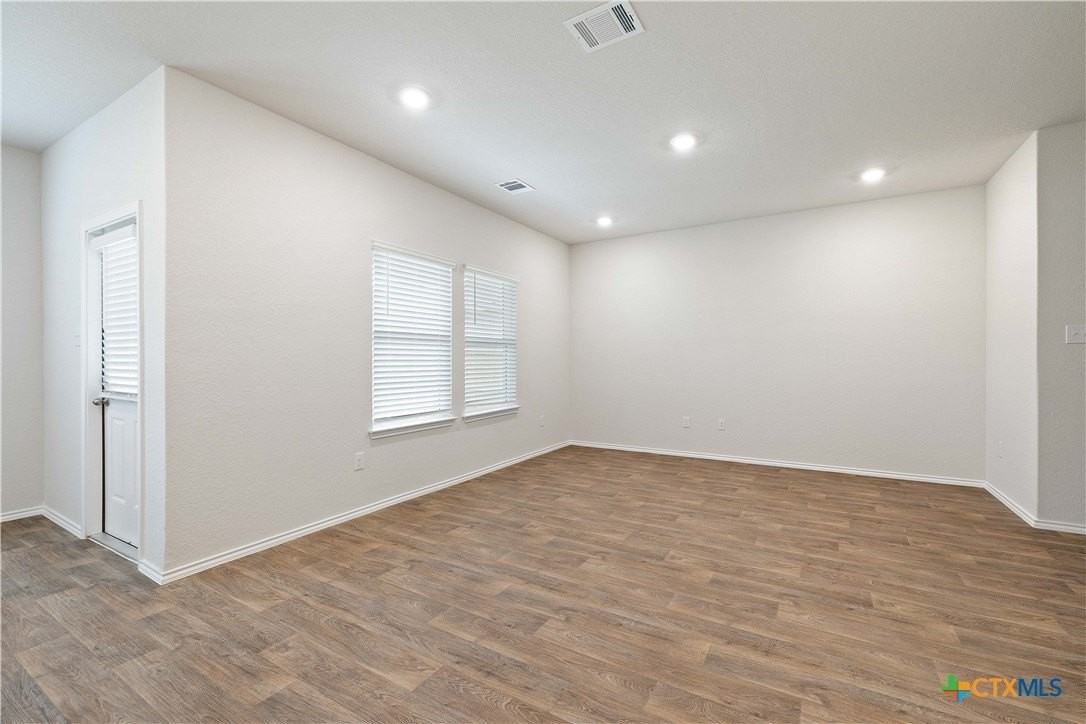 2861 Brogan Crk - Photo 6 of 33