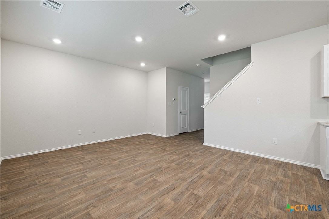 2861 Brogan Crk - Photo 7 of 33