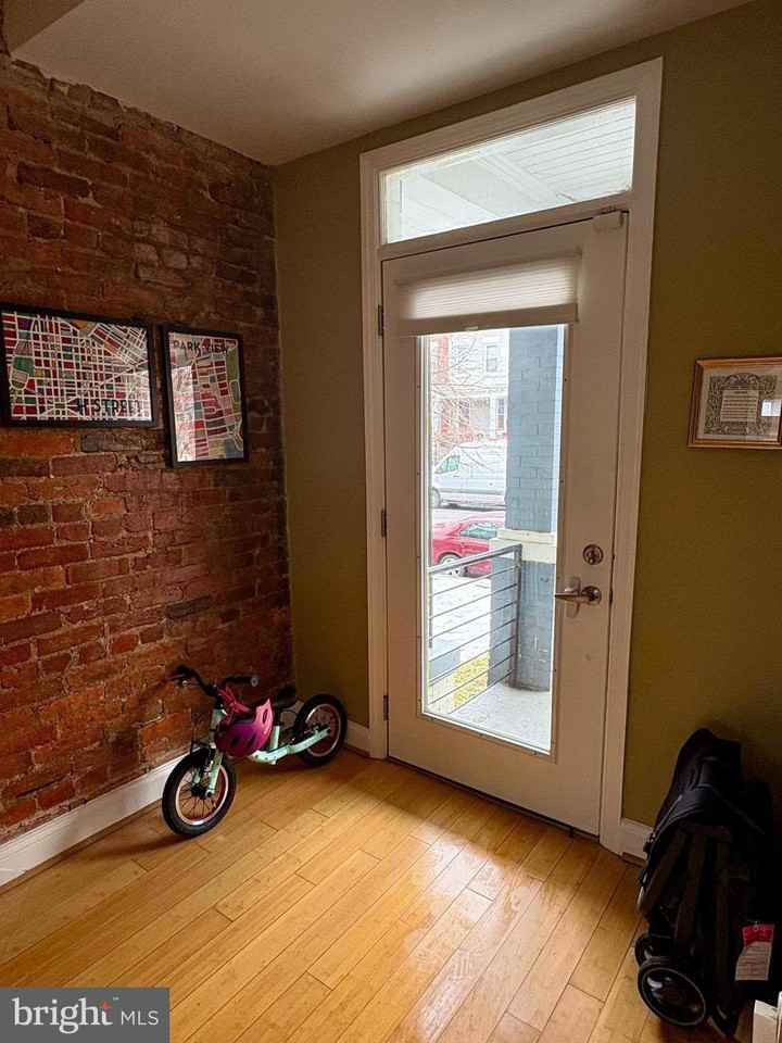 1011 8th St Ne - Photo 4 of 34