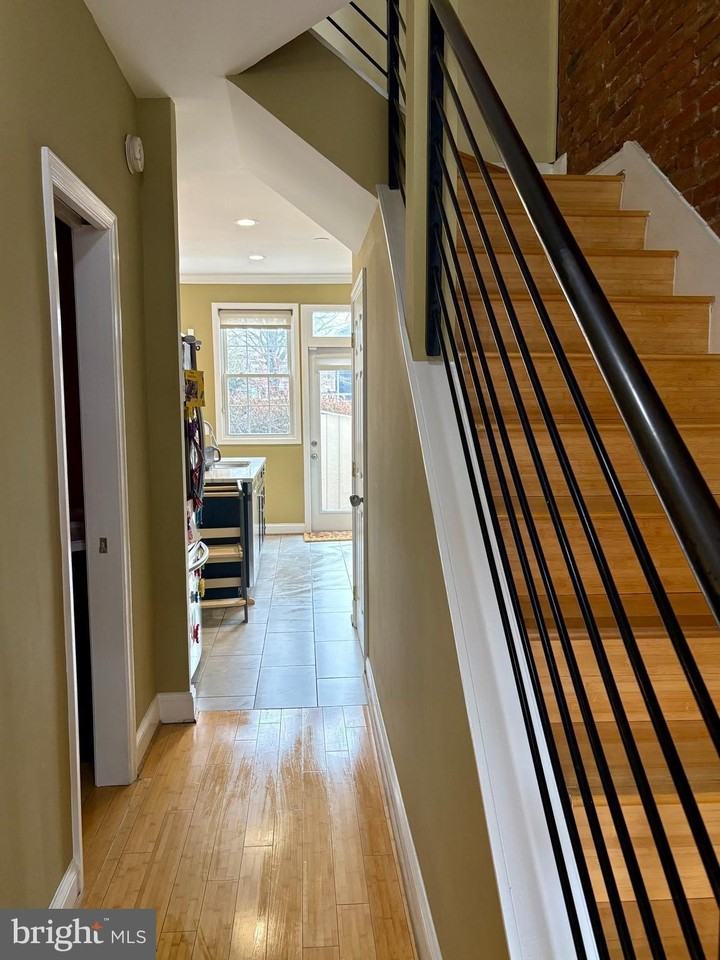 1011 8th St Ne - Photo 5 of 34