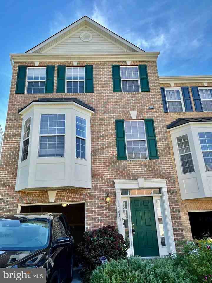 1047 Lily Way - Photo 2 of 15