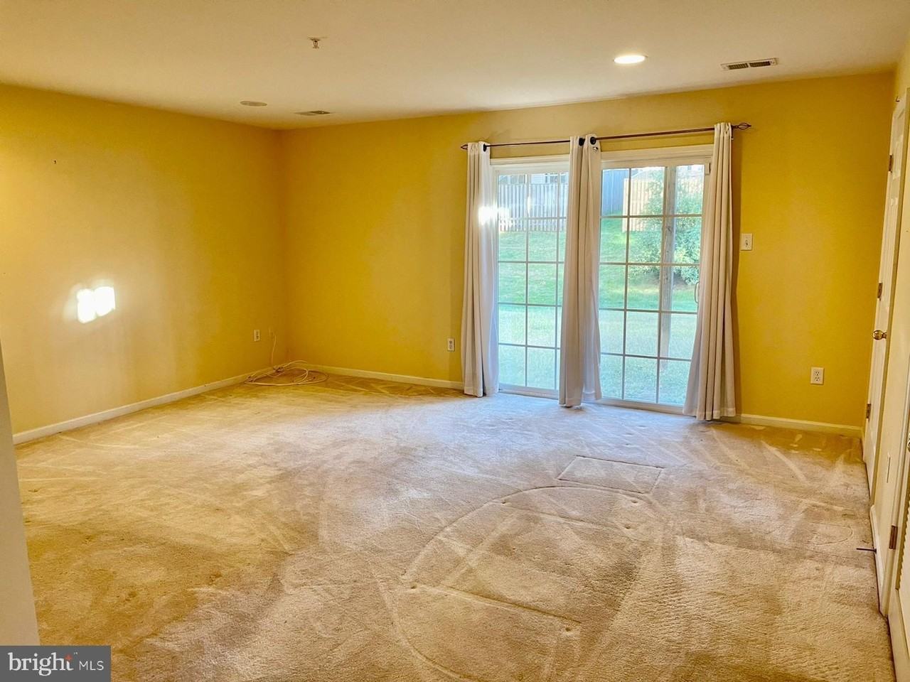 1047 Lily Way - Photo 6 of 15