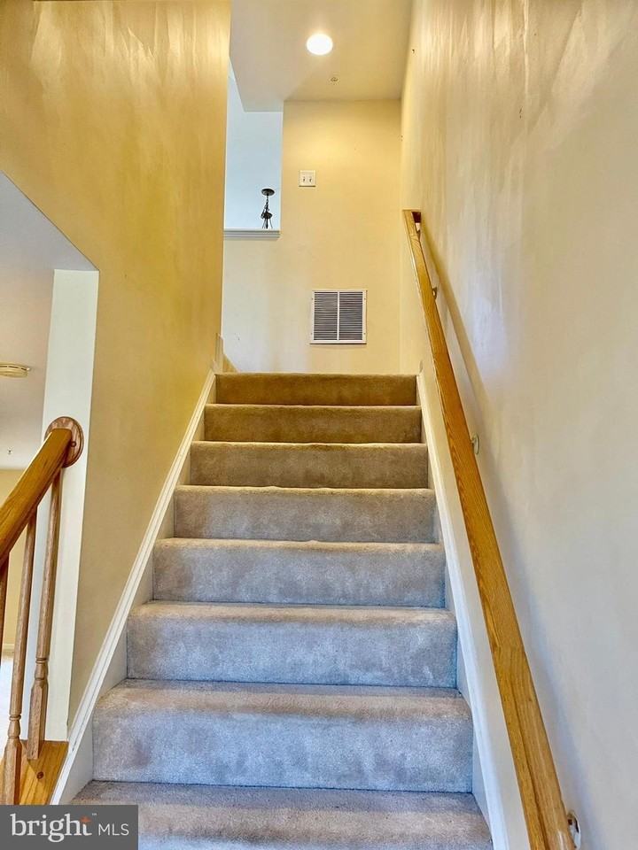 1047 Lily Way - Photo 7 of 15