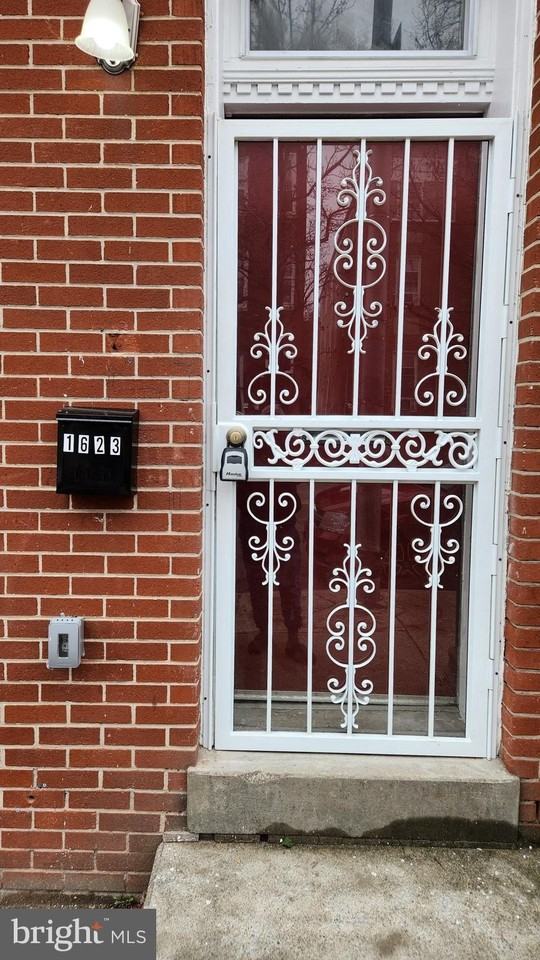 1623 W Lexington St - Photo 5 of 26