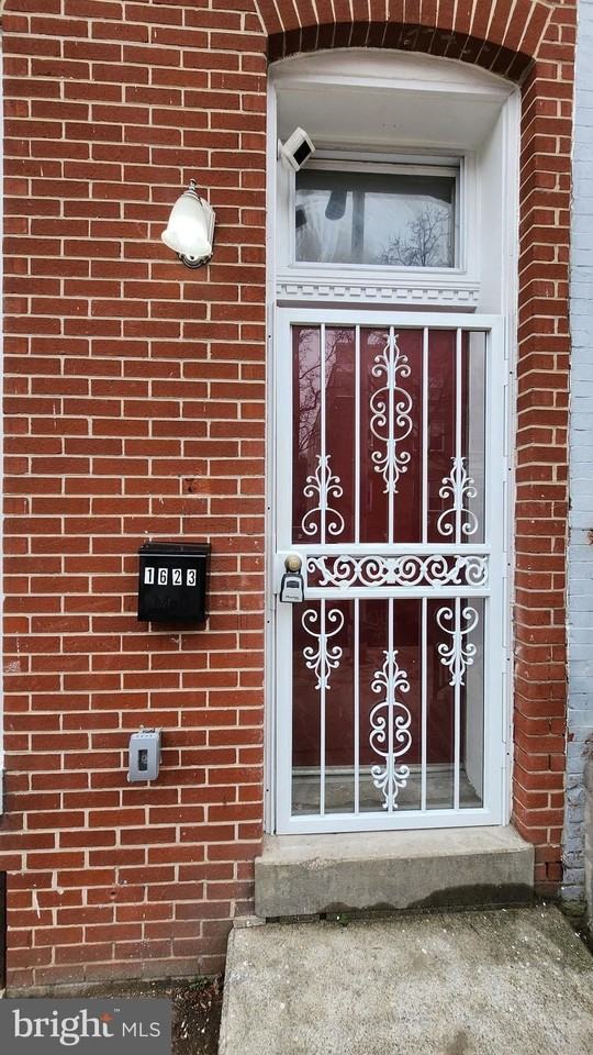 1623 W Lexington St - Photo 7 of 26