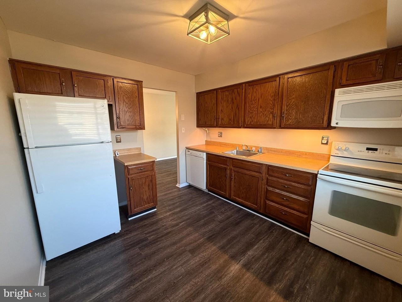 1 Summit Hill Ct Apt C1 - Photo 7 of 26