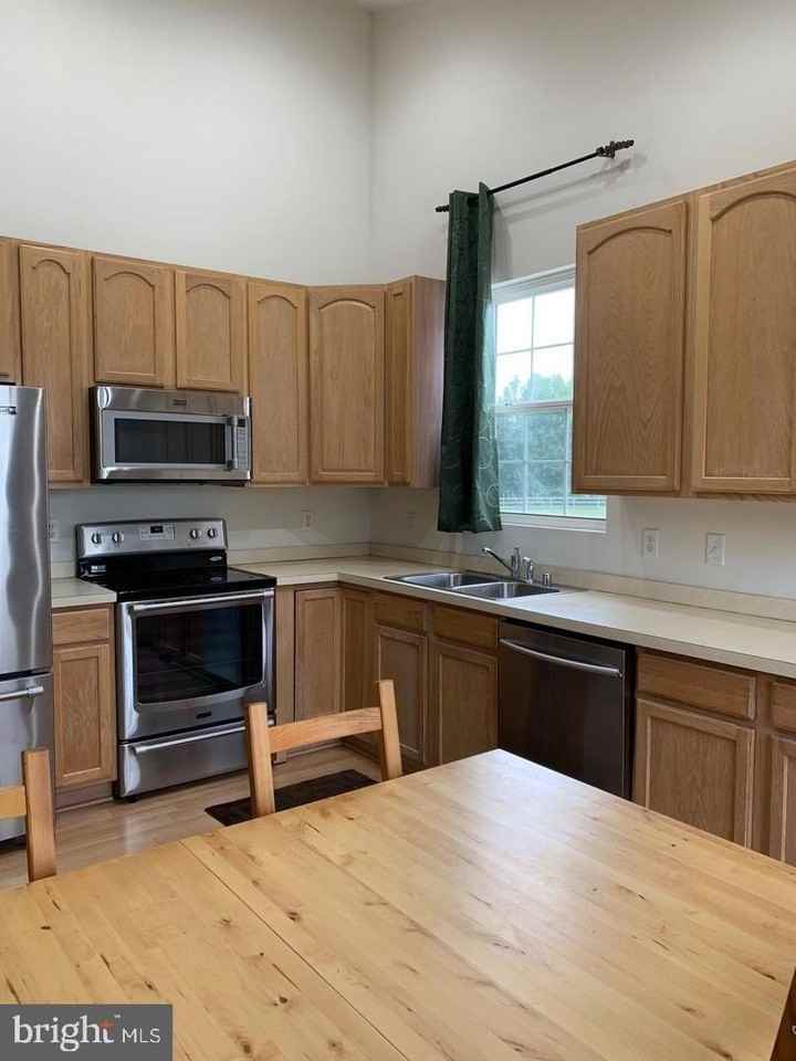 26729 Bentley Pl - Photo 3 of 8