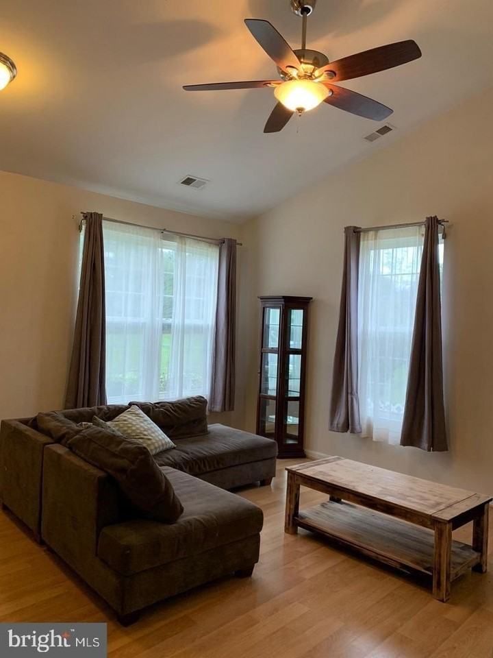 26729 Bentley Pl - Photo 7 of 8