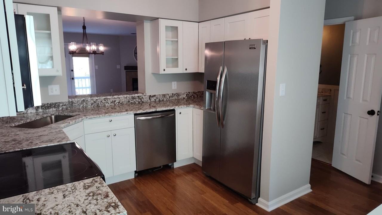 442 Darby Ln - Photo 3 of 42