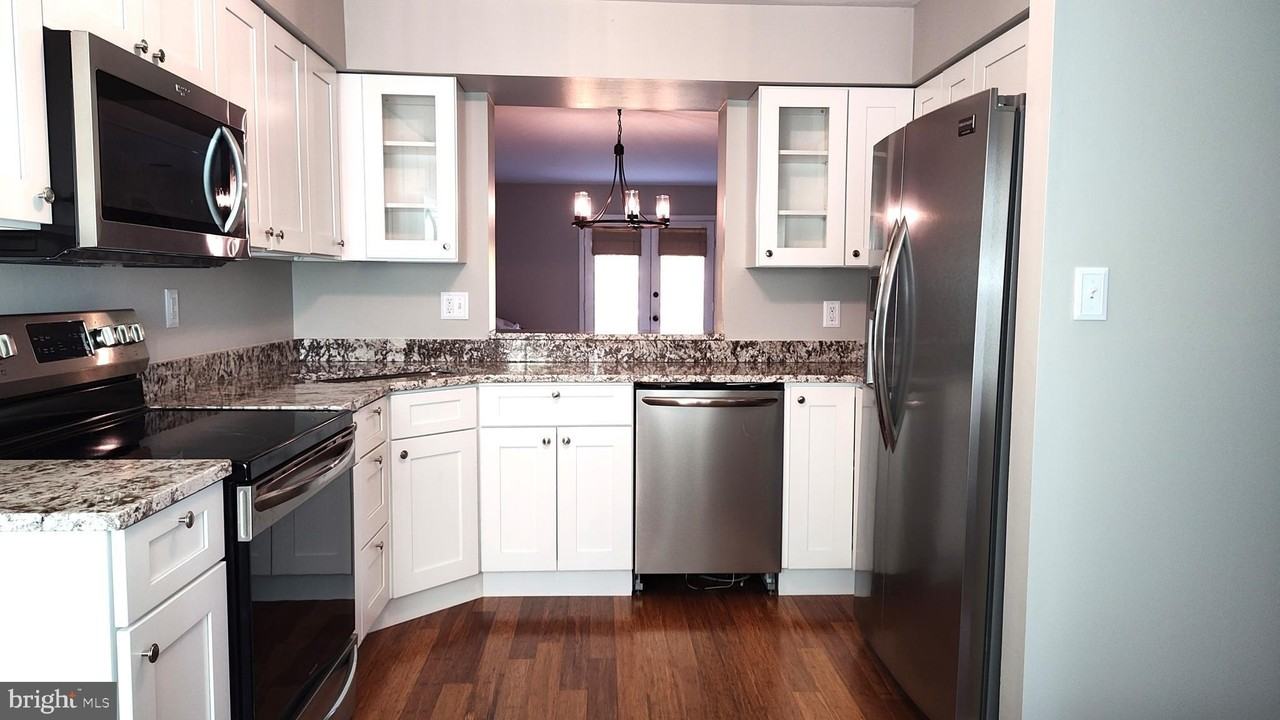 442 Darby Ln - Photo 4 of 42