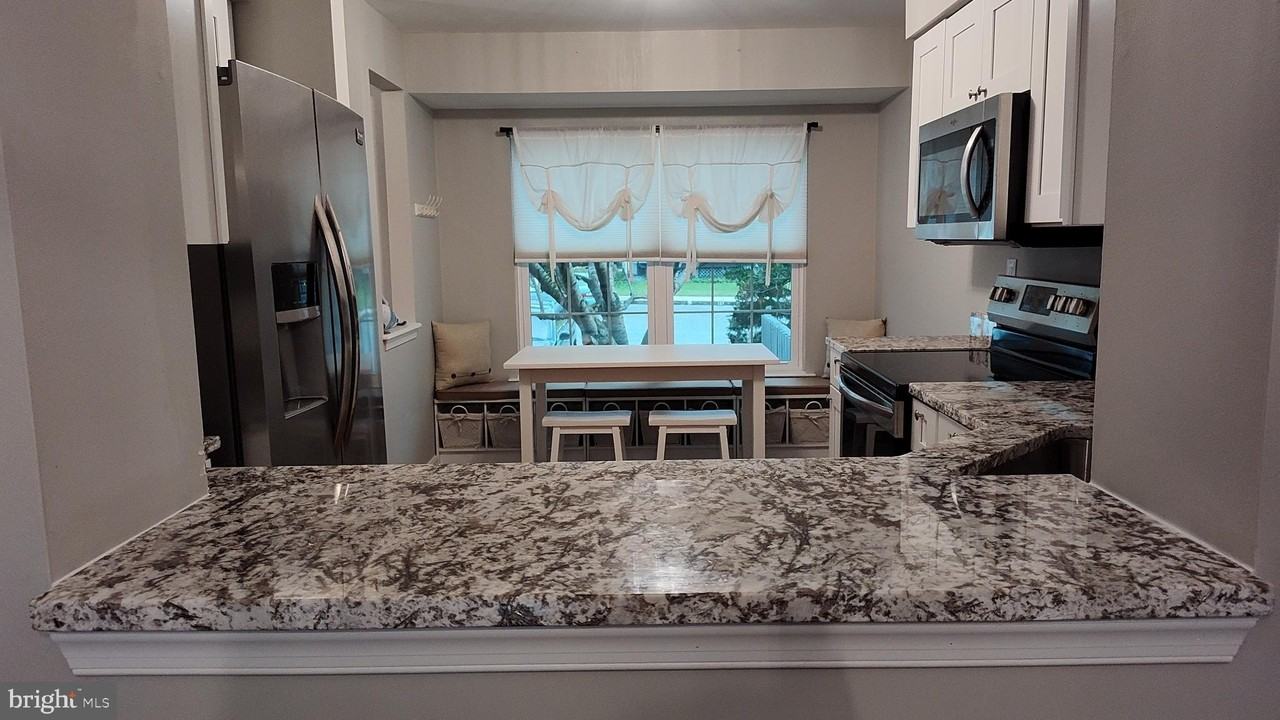 442 Darby Ln - Photo 7 of 42