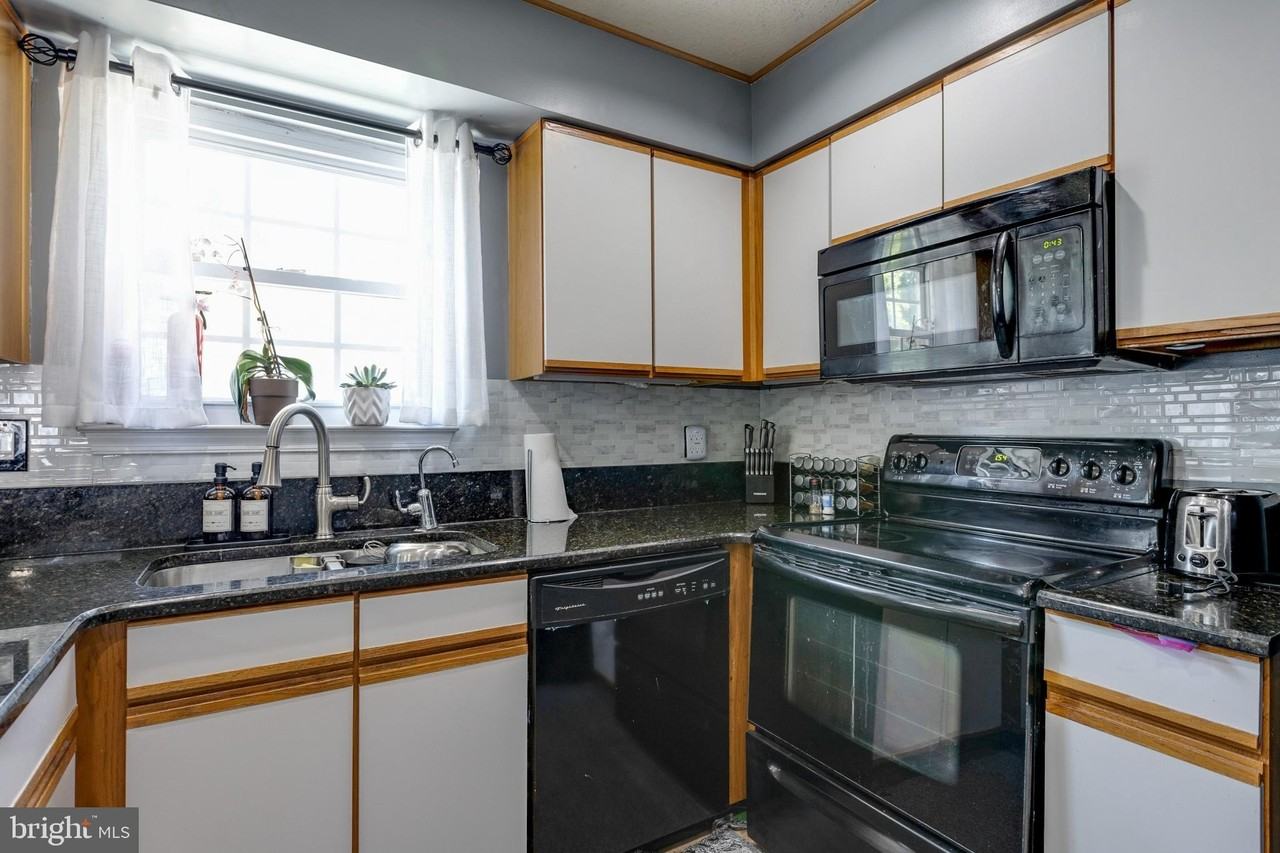 8329 Founders Woods Way - Photo 2 of 26