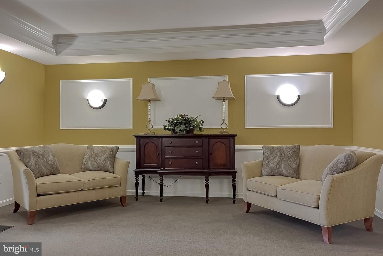 23530 F D R Blvd Unit 206 - Photo 3 of 32