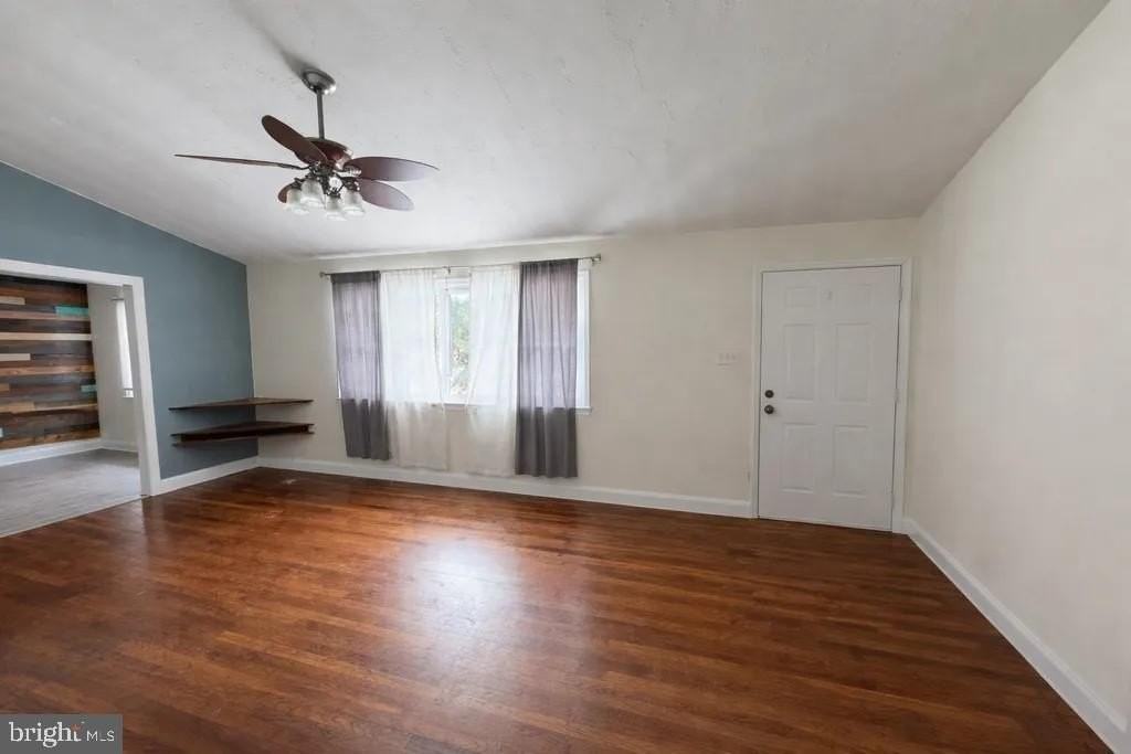 1919 Creek Rd - Photo 2 of 13