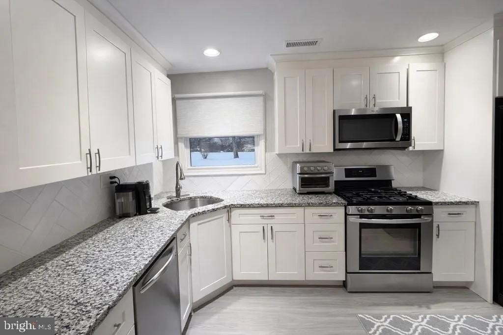 1919 Creek Rd - Photo 4 of 13